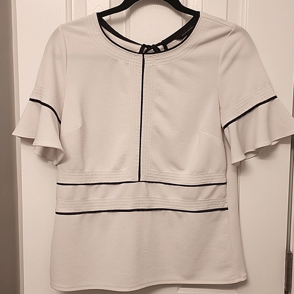 Banana Republic XS White Flutter Sleeve Blouse